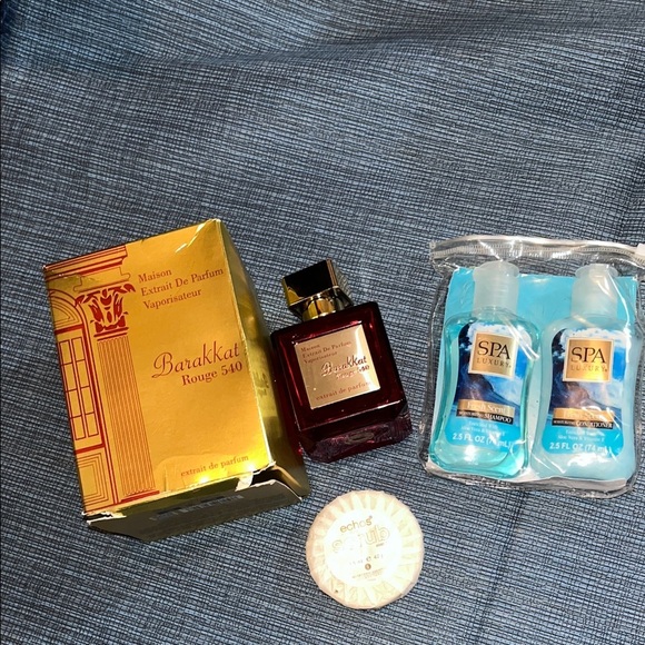 Rouge 540 Perfume Set - Gold and Red and bath set - Picture 1 of 4